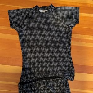 Midnight dash short sleeve rash guard